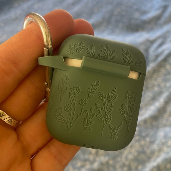 Apple AirPods (2nd Generation) Wireless Ear Buds with Rubber Case - Picture 14 of 16